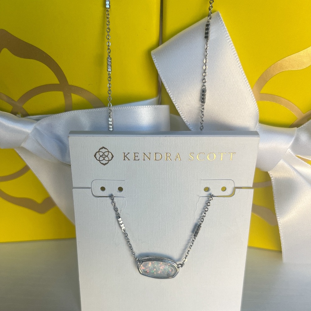 Kendra Scott: Silver Elisa necklace w/ Iridescent Glitter Glass stone